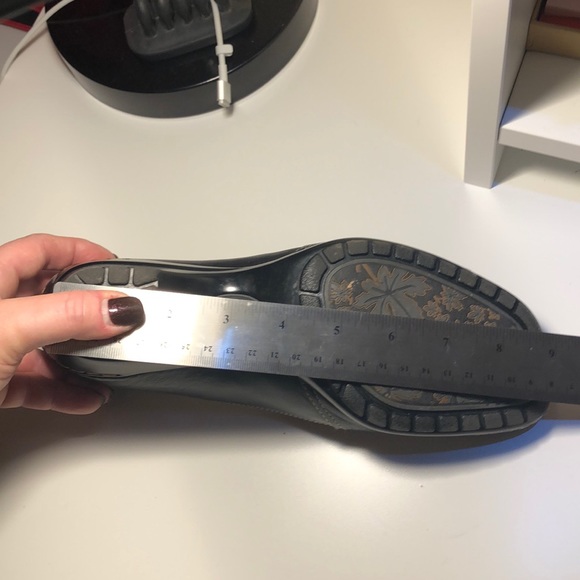 🛍 Sofft Black Leather Small Heel Loafers - Picture 8 of 8